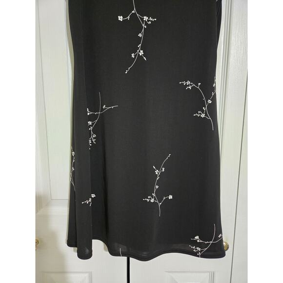 Denial small women's black and white floral dress with sheer overlay - Picture 3 of 8